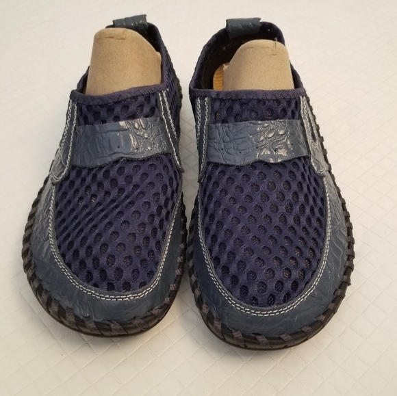 Clohoo Blue Leather Breathable Mesh Hand stitched Comfort Shoe M Size 8.5 W11 - Picture 1 of 8